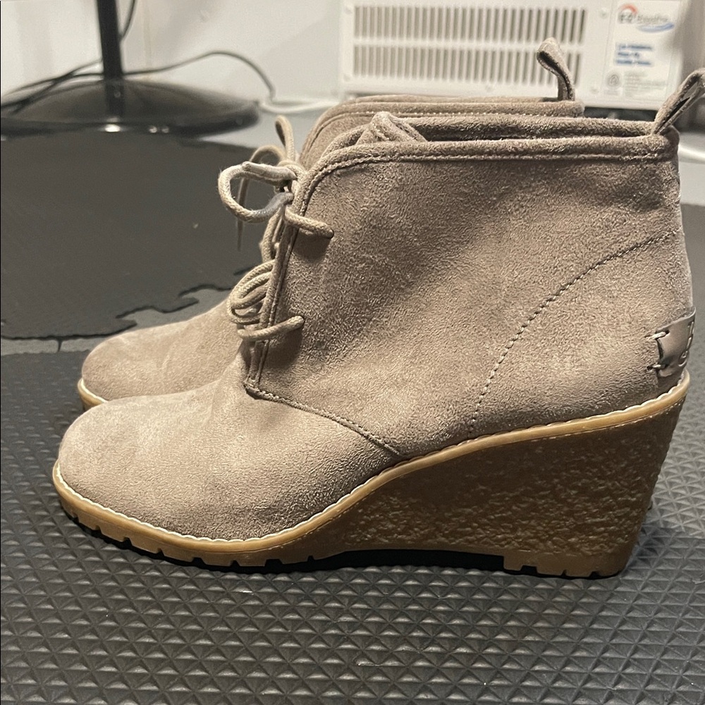 Bass Cream and Gray Wedge Shoes with Suede Upper